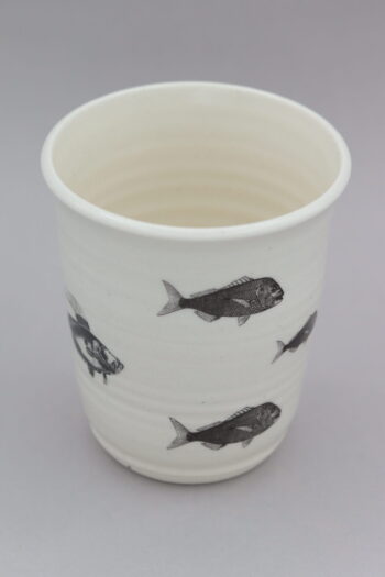Fish keep cup